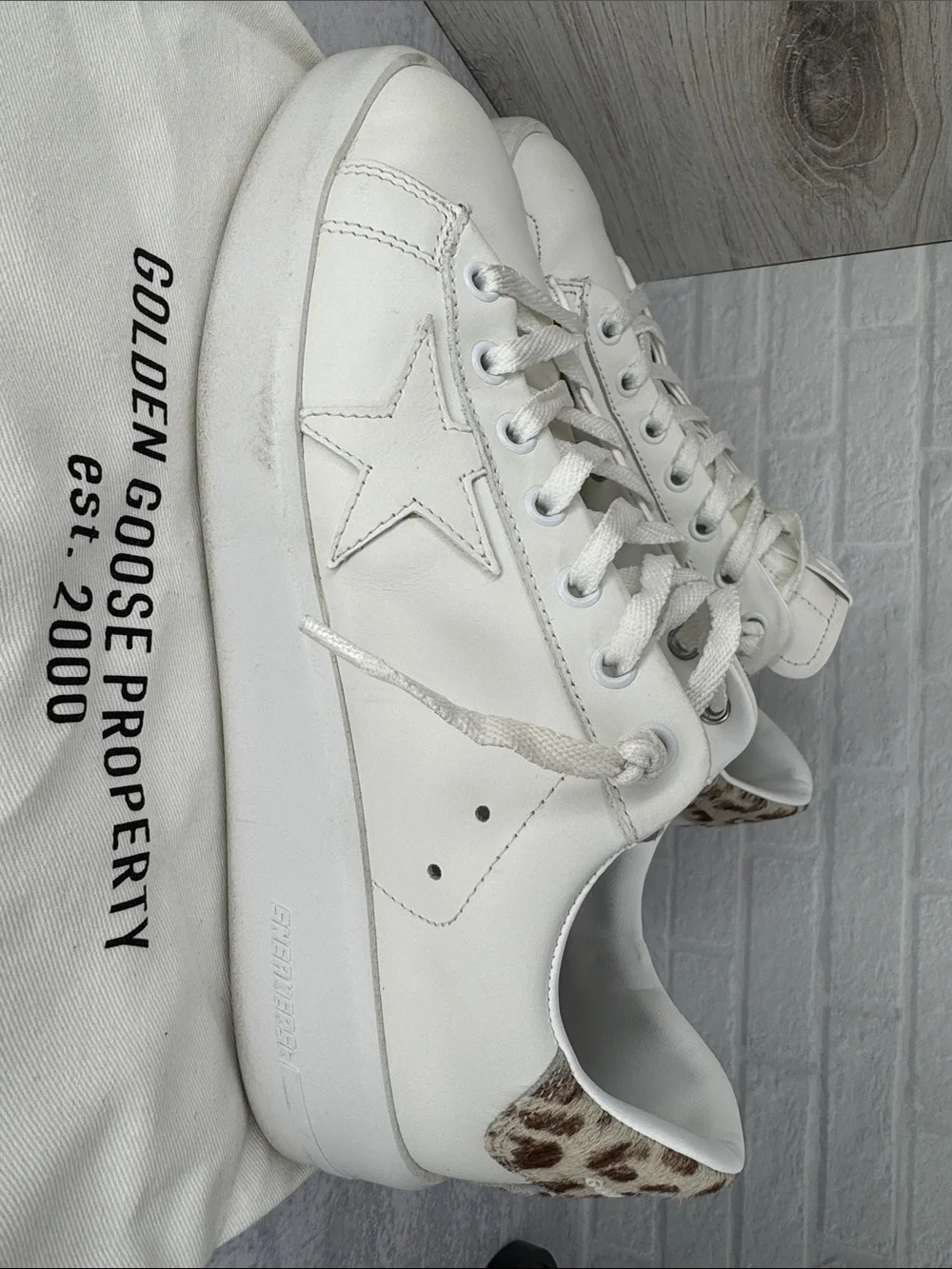 Golden Goose White Leather Low-Top Sneakers with Subtle Distress